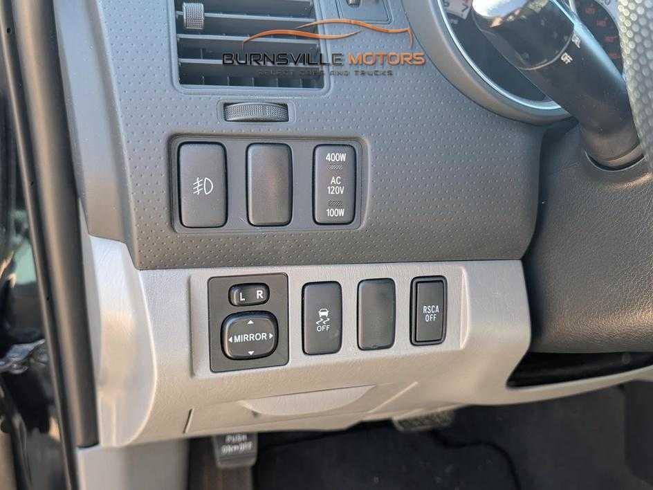 Toyota Tacoma 4WD Double Cab V6 MT (Natl) 2013