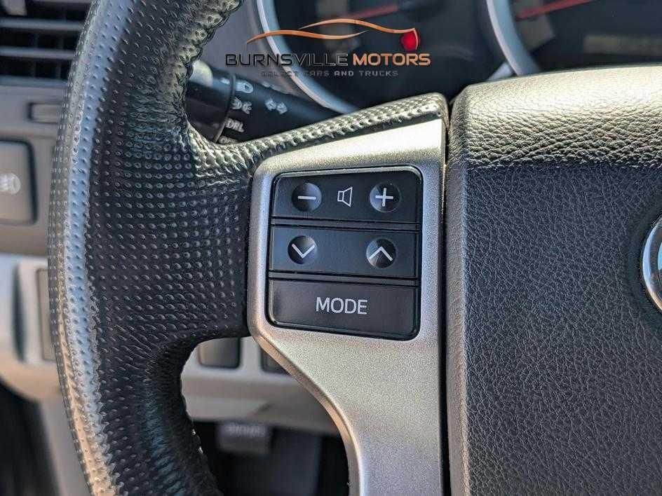 Toyota Tacoma 4WD Double Cab V6 MT (Natl) 2013