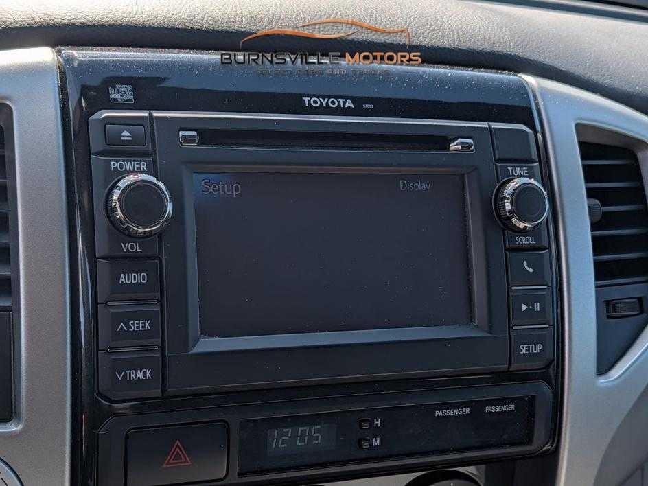 Toyota Tacoma 4WD Double Cab V6 MT (Natl) 2013
