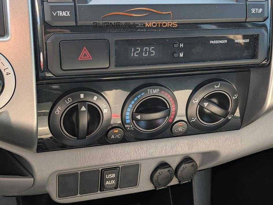 Toyota Tacoma 4WD Double Cab V6 MT (Natl) 2013