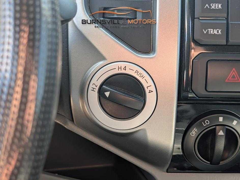 Toyota Tacoma 4WD Double Cab V6 MT (Natl) 2013