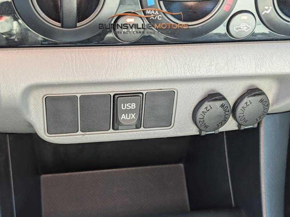 Toyota Tacoma 4WD Double Cab V6 MT (Natl) 2013