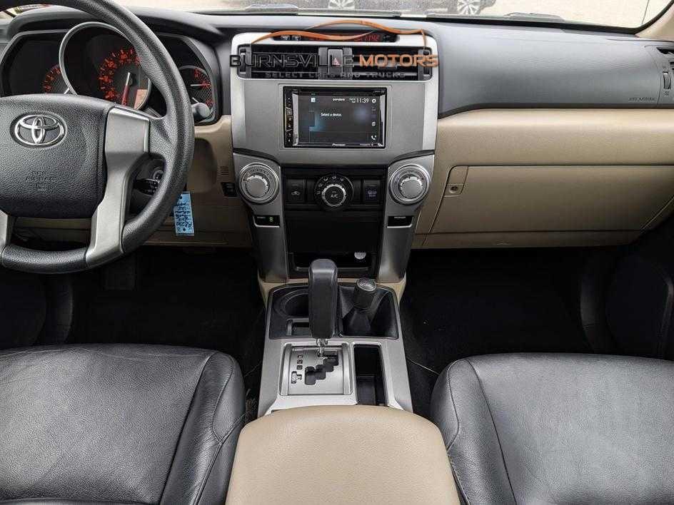 Toyota 4Runner 4WD 4dr V6 Limited (Natl) 2010