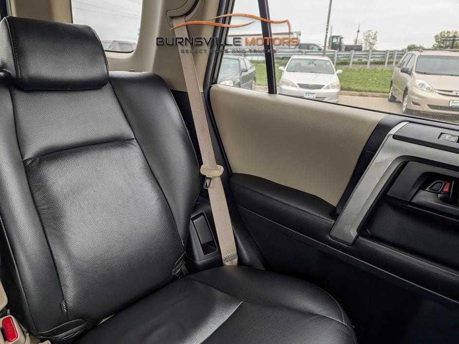 Toyota 4Runner 4WD 4dr V6 Limited (Natl) 2010