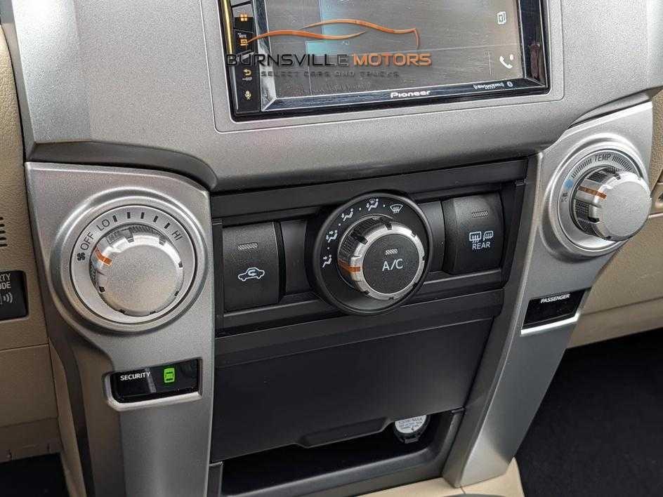 Toyota 4Runner 4WD 4dr V6 Limited (Natl) 2010