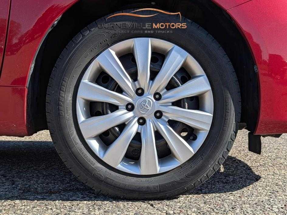 Toyota Corolla 4dr Sdn Auto LE Special Edition (Natl) 2013