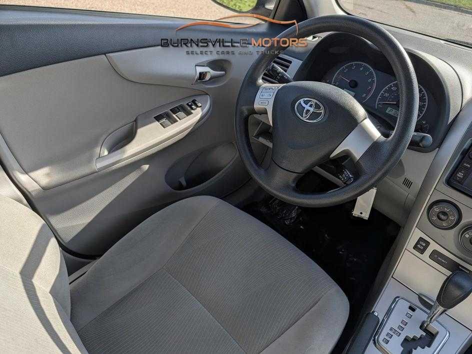 Toyota Corolla 4dr Sdn Auto LE Special Edition (Natl) 2013