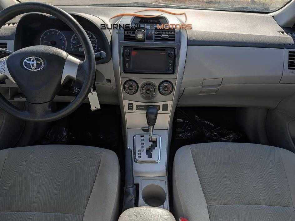 Toyota Corolla 4dr Sdn Auto LE Special Edition (Natl) 2013
