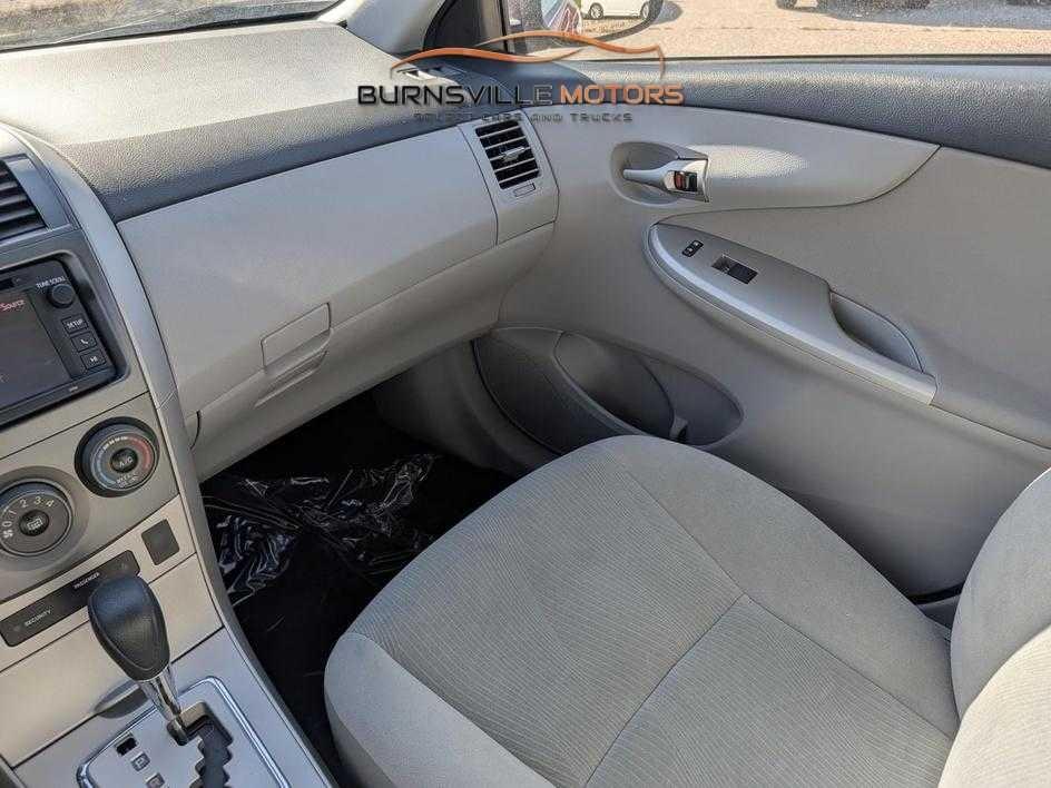 Toyota Corolla 4dr Sdn Auto LE Special Edition (Natl) 2013