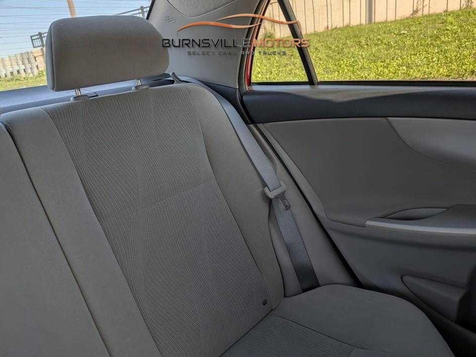 Toyota Corolla 4dr Sdn Auto LE Special Edition (Natl) 2013