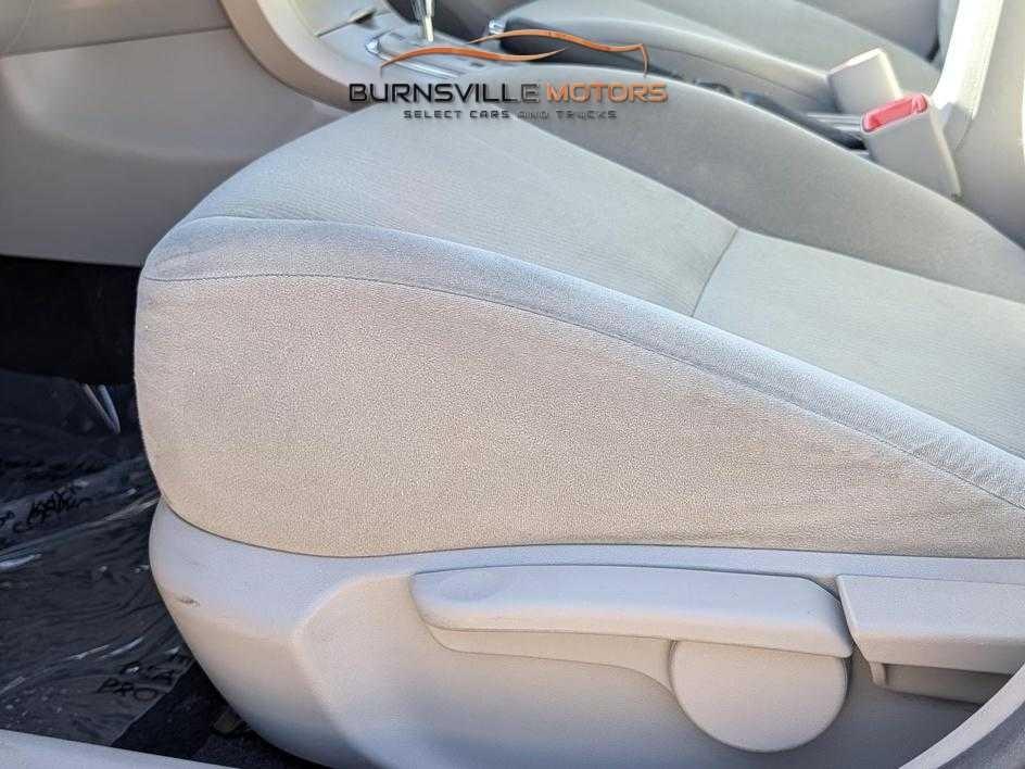 Toyota Corolla 4dr Sdn Auto LE Special Edition (Natl) 2013