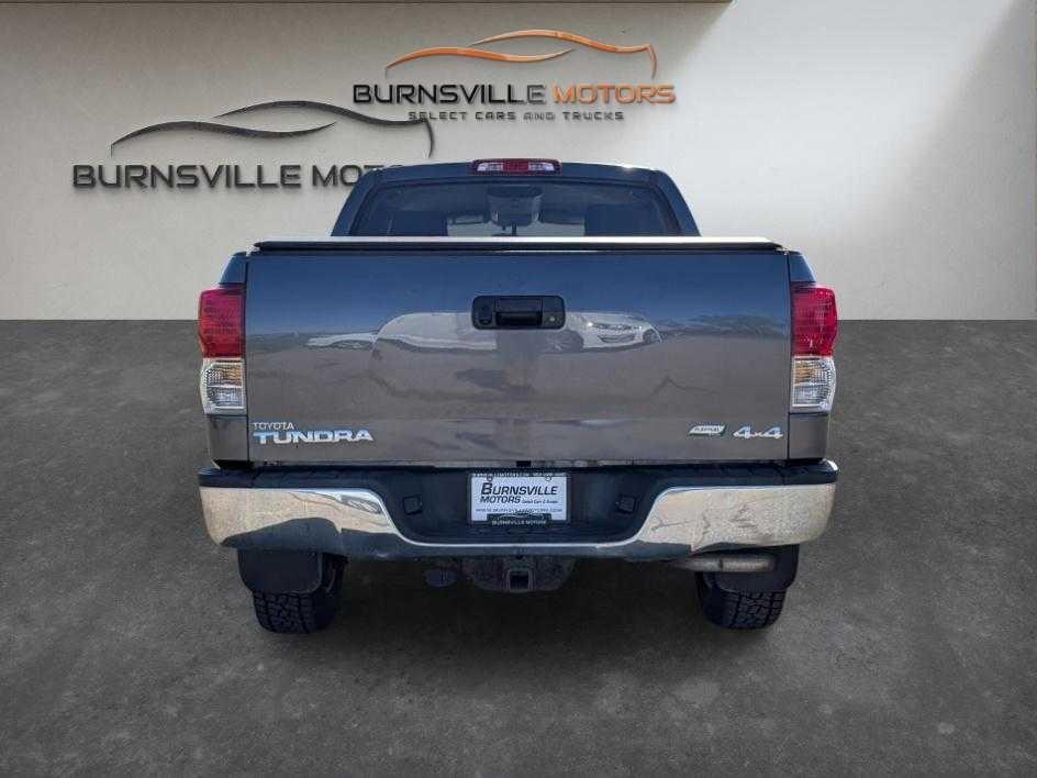 Toyota Tundra 4WD Truck CrewMax 5.7L FFV V8 6-Spd AT (Natl) 2012