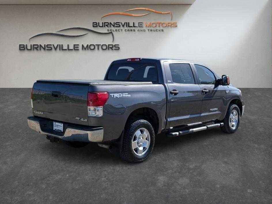 Toyota Tundra 4WD Truck CrewMax 5.7L FFV V8 6-Spd AT (Natl) 2012