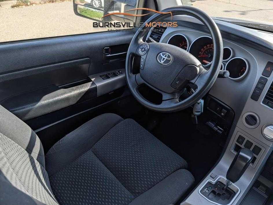 Toyota Tundra 4WD Truck CrewMax 5.7L FFV V8 6-Spd AT (Natl) 2012