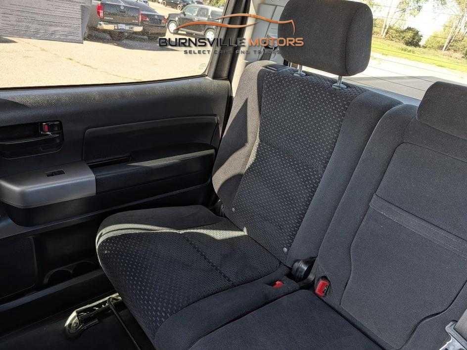 Toyota Tundra 4WD Truck CrewMax 5.7L FFV V8 6-Spd AT (Natl) 2012