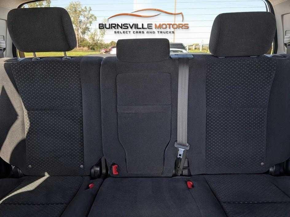 Toyota Tundra 4WD Truck CrewMax 5.7L FFV V8 6-Spd AT (Natl) 2012
