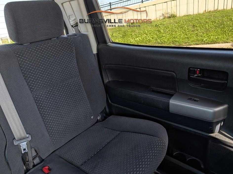 Toyota Tundra 4WD Truck CrewMax 5.7L FFV V8 6-Spd AT (Natl) 2012