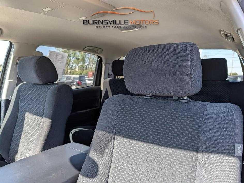Toyota Tundra 4WD Truck CrewMax 5.7L FFV V8 6-Spd AT (Natl) 2012
