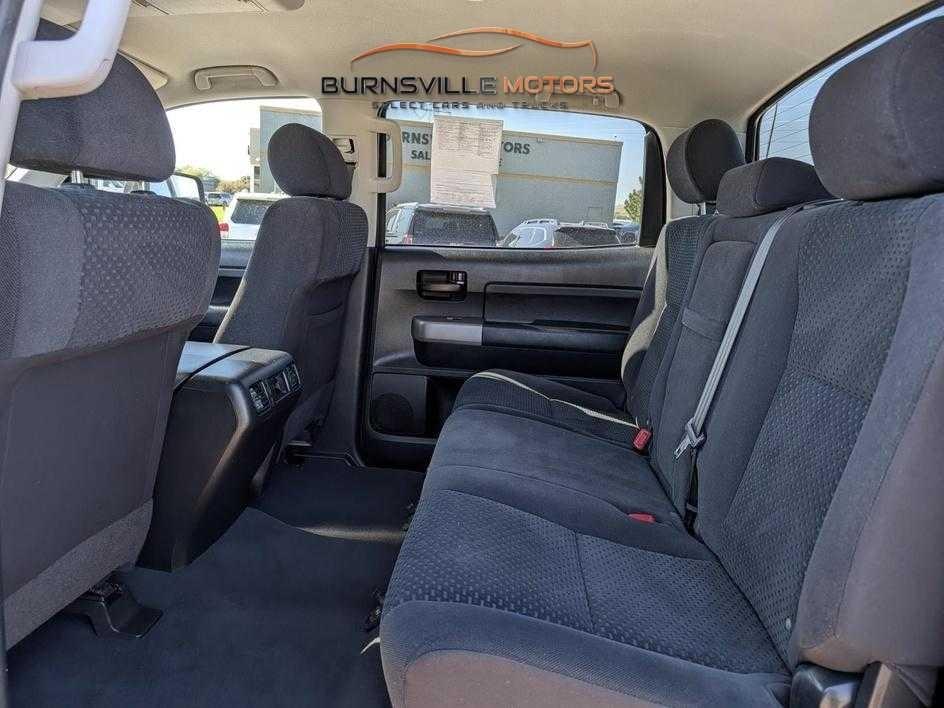 Toyota Tundra 4WD Truck CrewMax 5.7L FFV V8 6-Spd AT (Natl) 2012