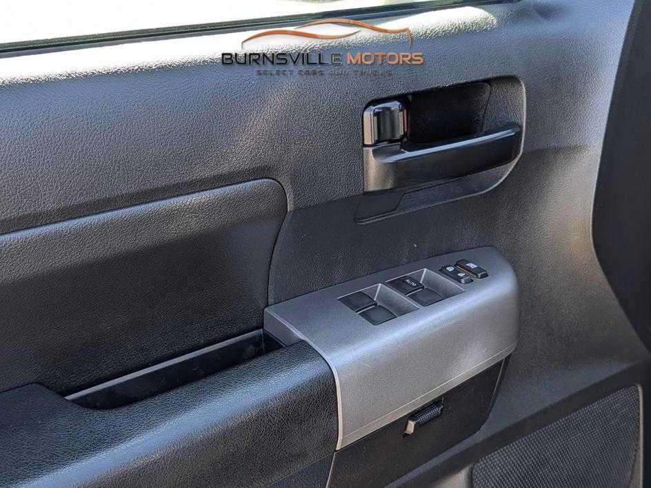 Toyota Tundra 4WD Truck CrewMax 5.7L FFV V8 6-Spd AT (Natl) 2012