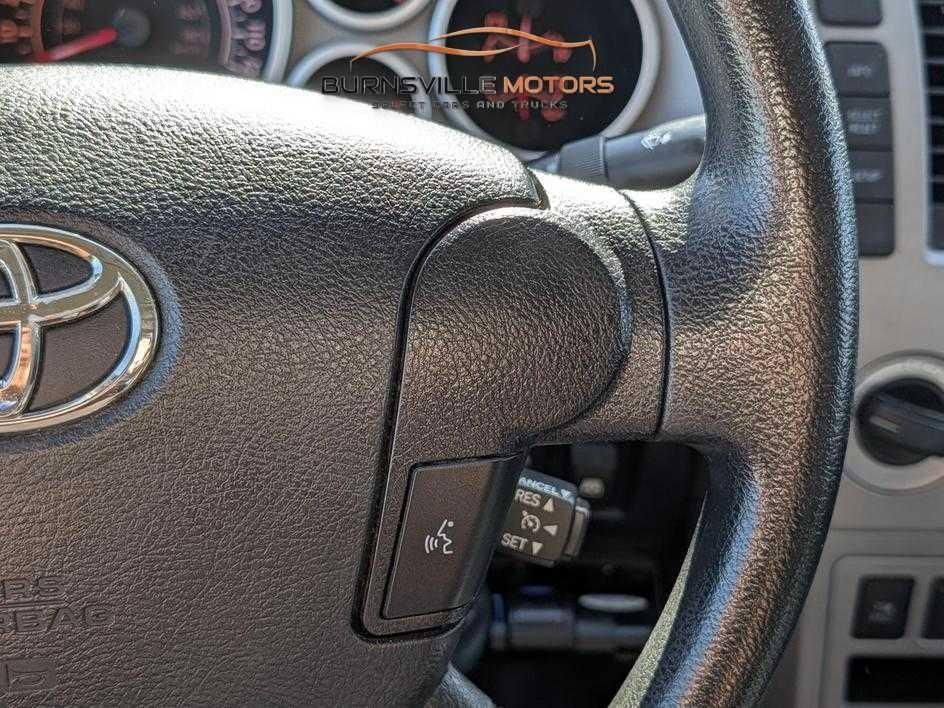 Toyota Tundra 4WD Truck CrewMax 5.7L FFV V8 6-Spd AT (Natl) 2012