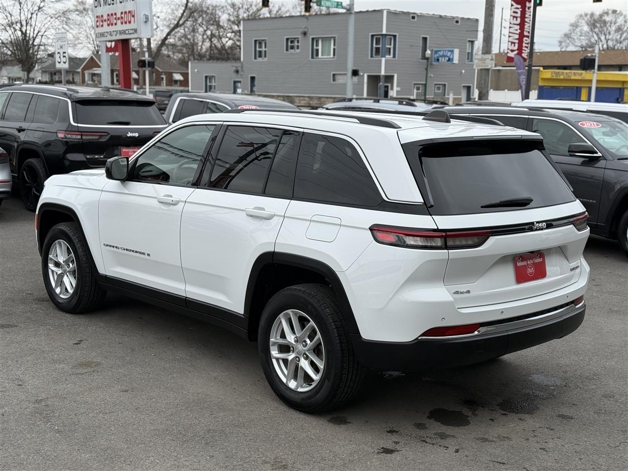 Jeep Grand Cherokee Laredo 4x4 2023