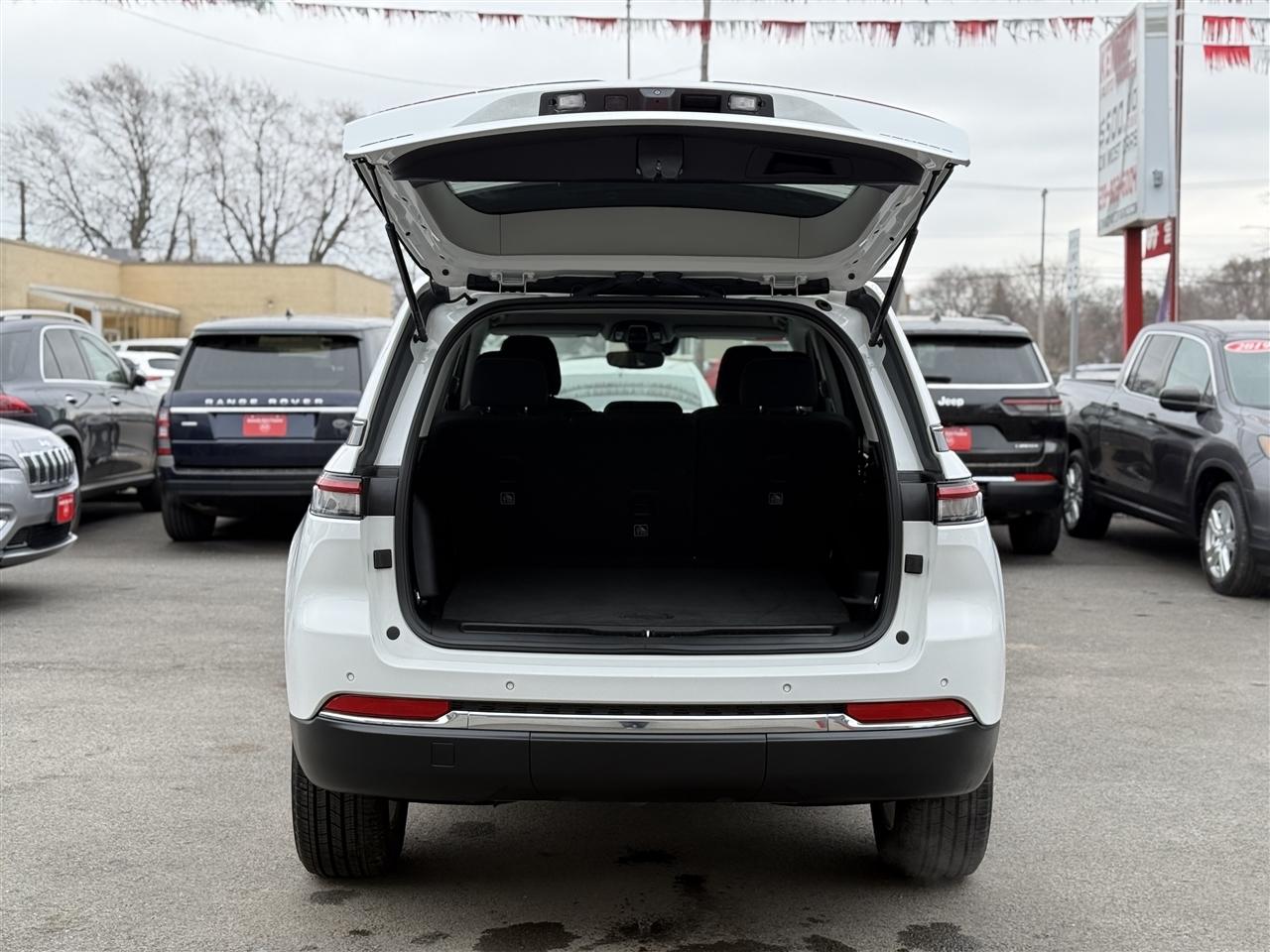 Jeep Grand Cherokee Laredo 4x4 2023