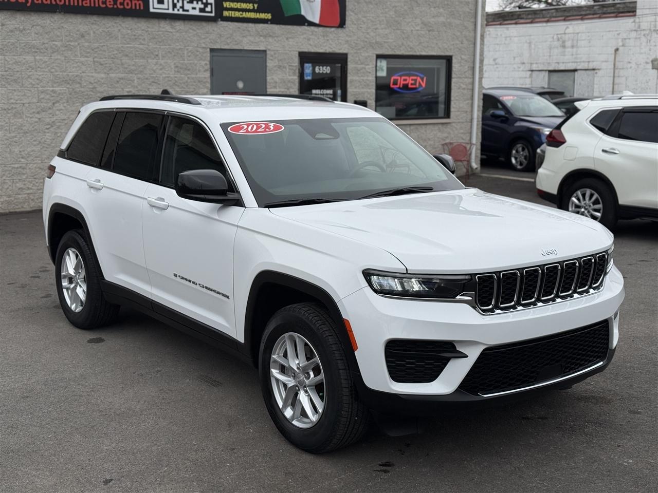 Jeep Grand Cherokee Laredo 4x4 2023