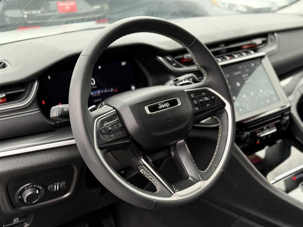 Jeep Grand Cherokee Laredo 4x4 2023