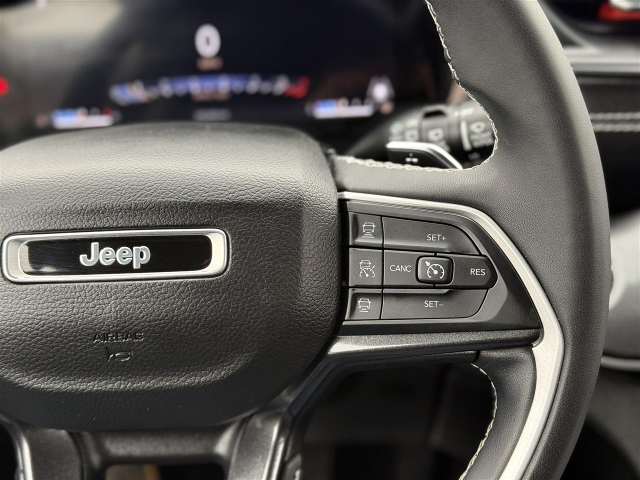 Jeep Grand Cherokee Laredo 4x4 2023