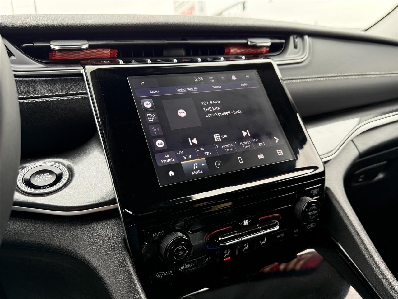 Jeep Grand Cherokee Laredo 4x4 2023