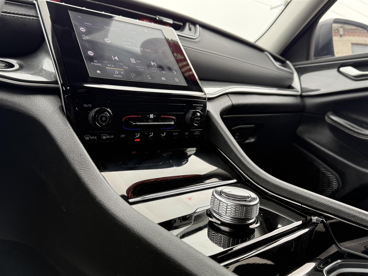 Jeep Grand Cherokee Laredo 4x4 2023