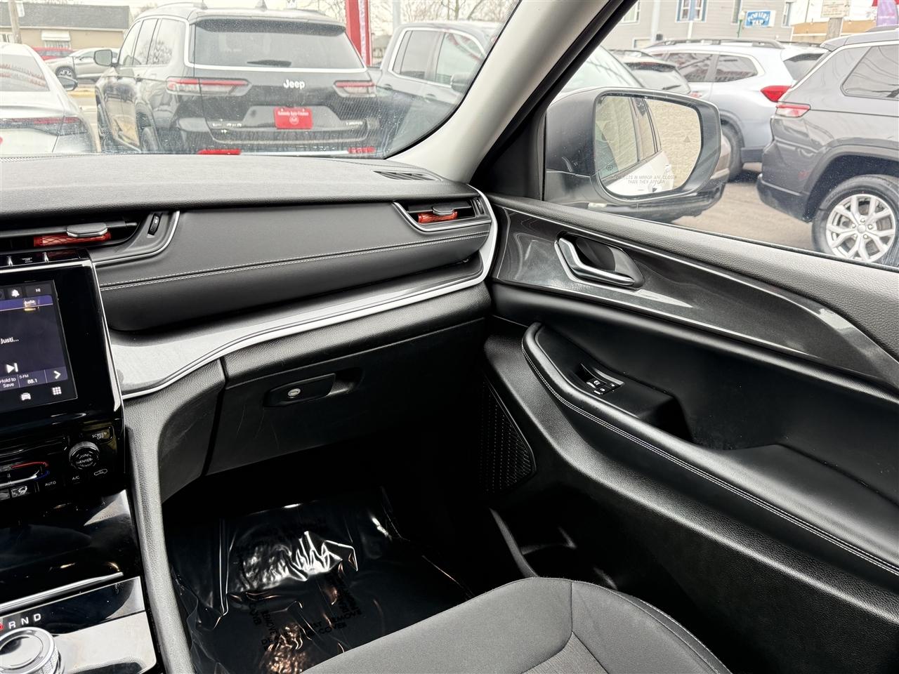 Jeep Grand Cherokee Laredo 4x4 2023