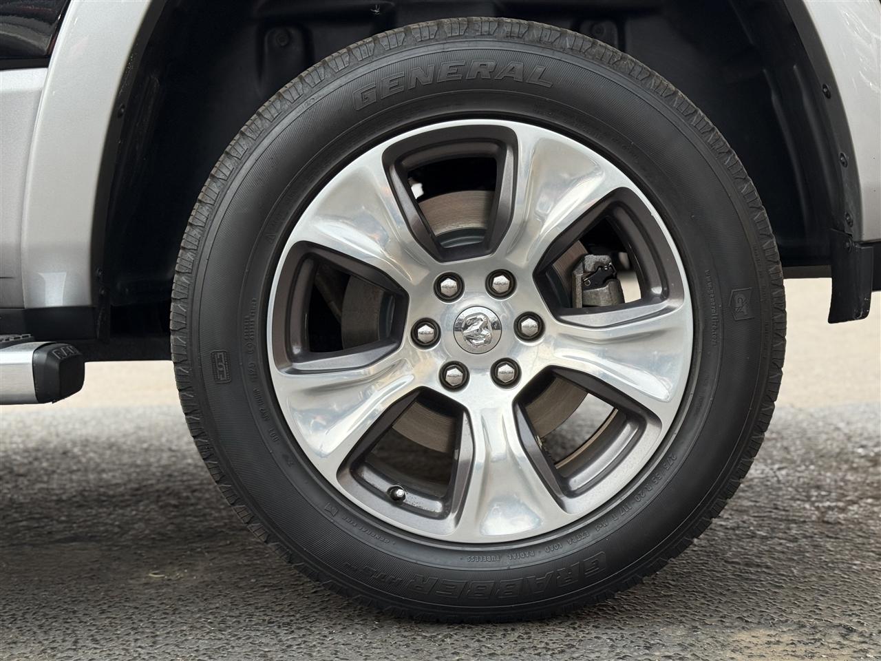 RAM 1500 Laramie 4x4 Crew Cab 5'7" Box 2019