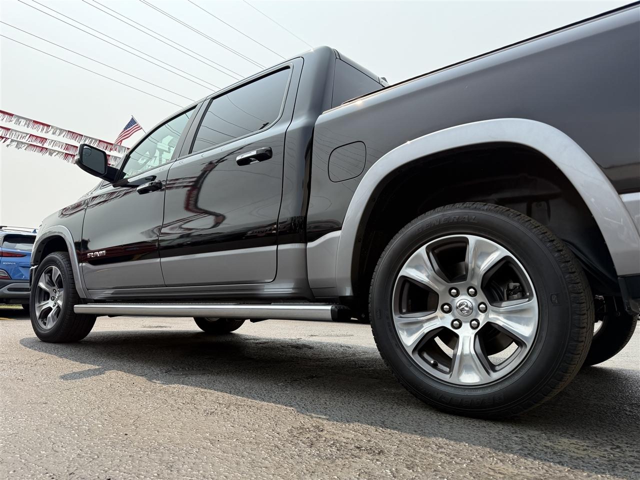 RAM 1500 Laramie 4x4 Crew Cab 5'7" Box 2019