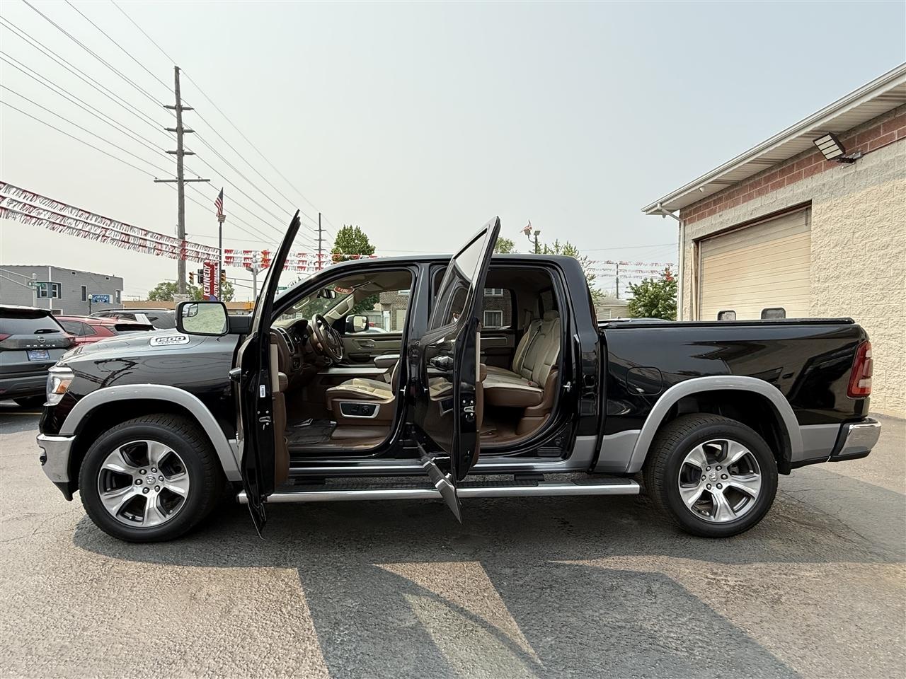 RAM 1500 Laramie 4x4 Crew Cab 5'7" Box 2019
