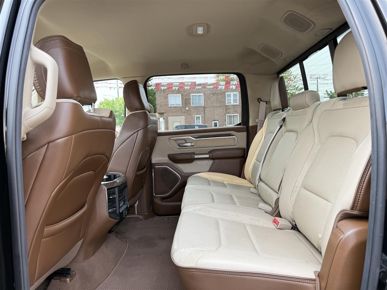 RAM 1500 Laramie 4x4 Crew Cab 5'7" Box 2019