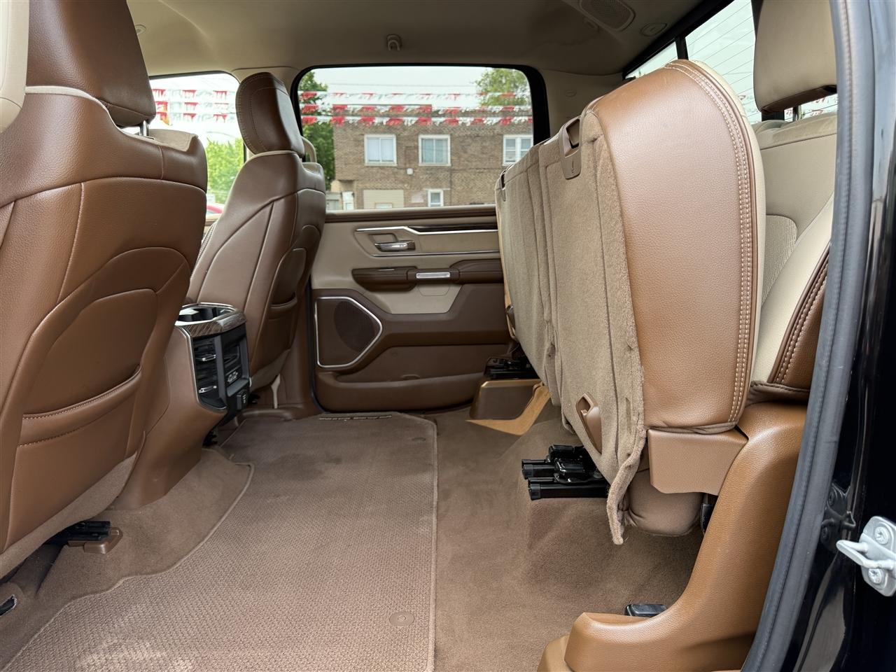 RAM 1500 Laramie 4x4 Crew Cab 5'7" Box 2019