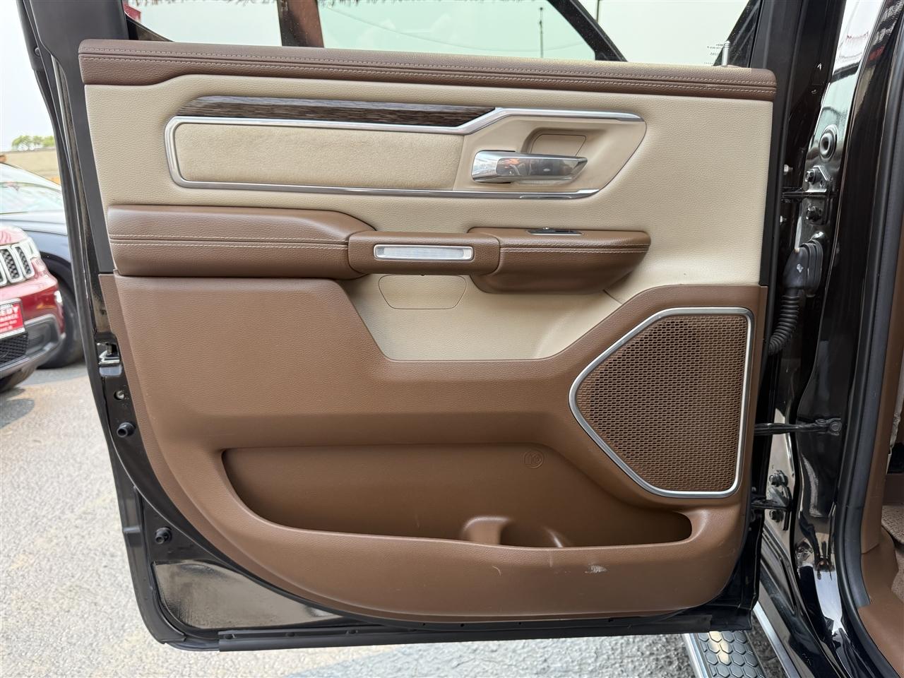 RAM 1500 Laramie 4x4 Crew Cab 5'7" Box 2019