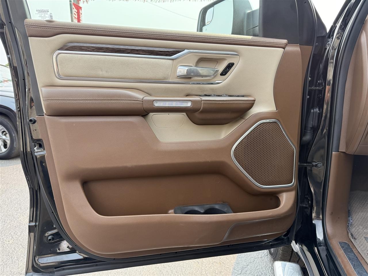 RAM 1500 Laramie 4x4 Crew Cab 5'7" Box 2019