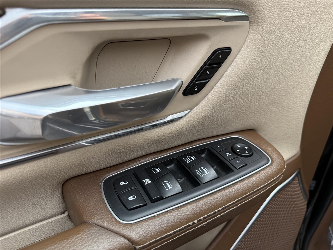 RAM 1500 Laramie 4x4 Crew Cab 5'7" Box 2019