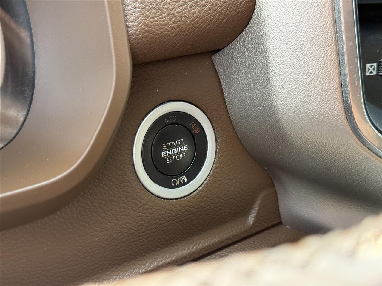 RAM 1500 Laramie 4x4 Crew Cab 5'7" Box 2019