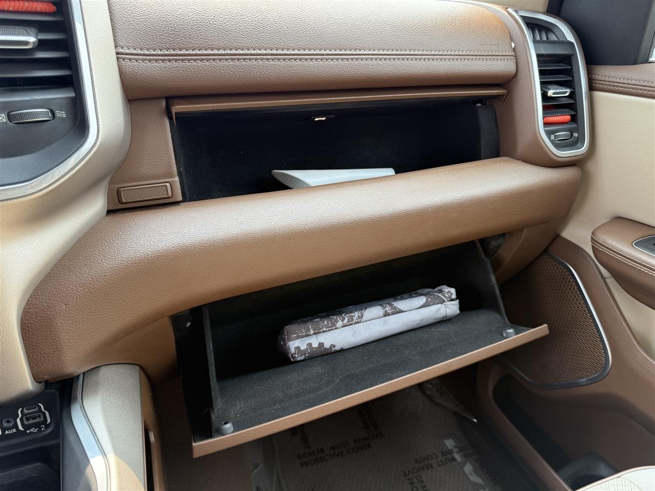 RAM 1500 Laramie 4x4 Crew Cab 5'7" Box 2019