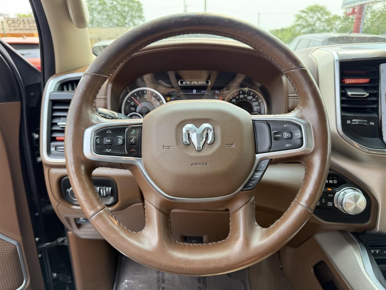 RAM 1500 Laramie 4x4 Crew Cab 5'7" Box 2019