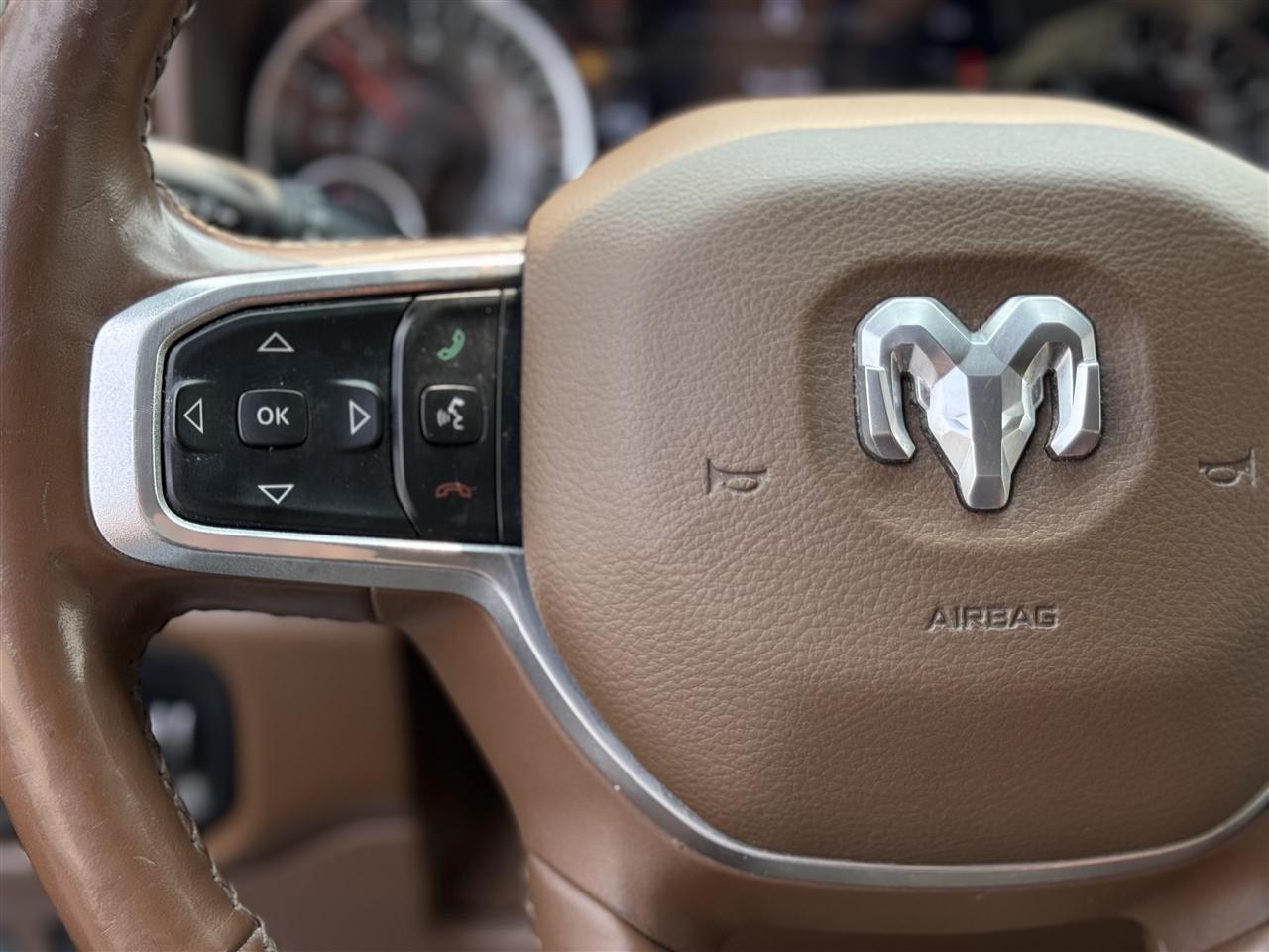 RAM 1500 Laramie 4x4 Crew Cab 5'7" Box 2019