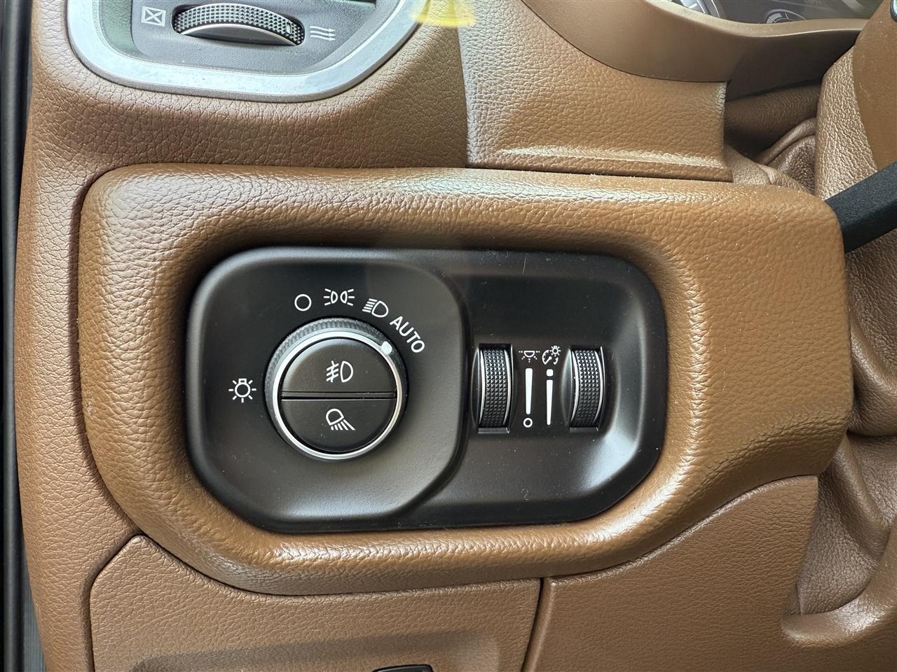 RAM 1500 Laramie 4x4 Crew Cab 5'7" Box 2019