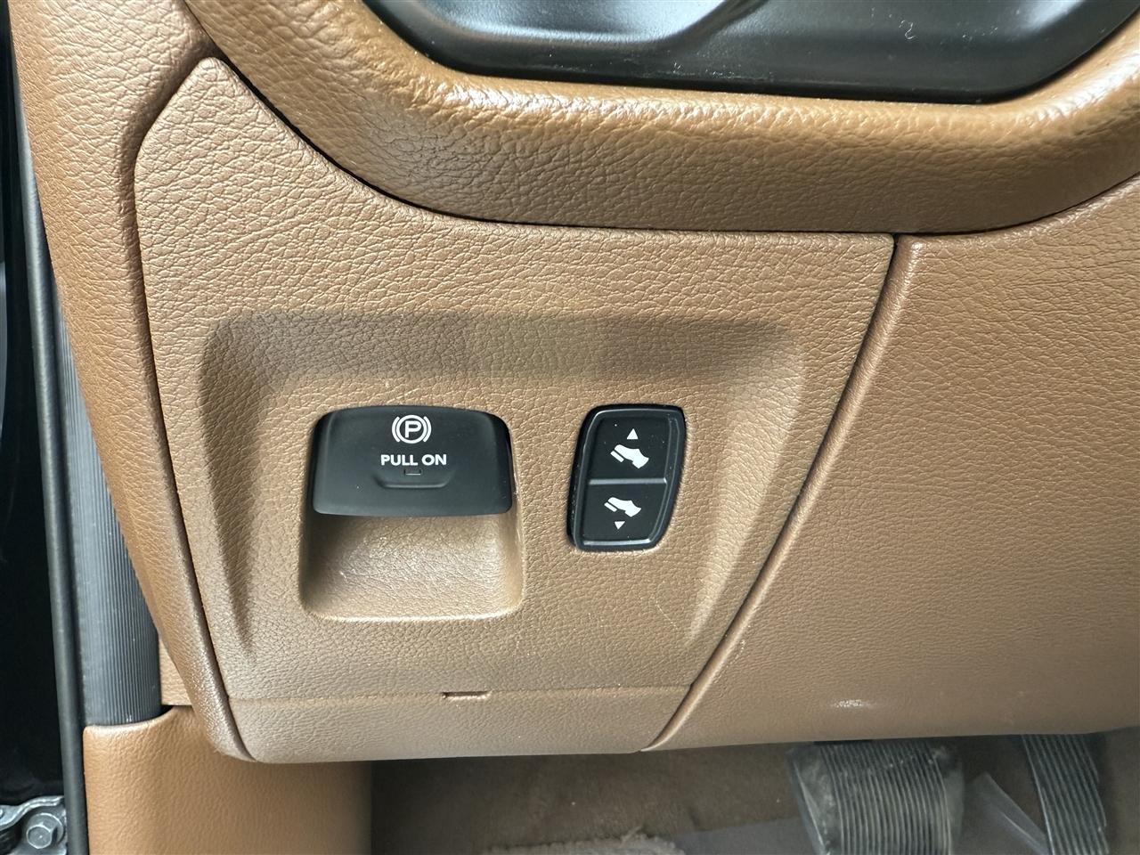 RAM 1500 Laramie 4x4 Crew Cab 5'7" Box 2019