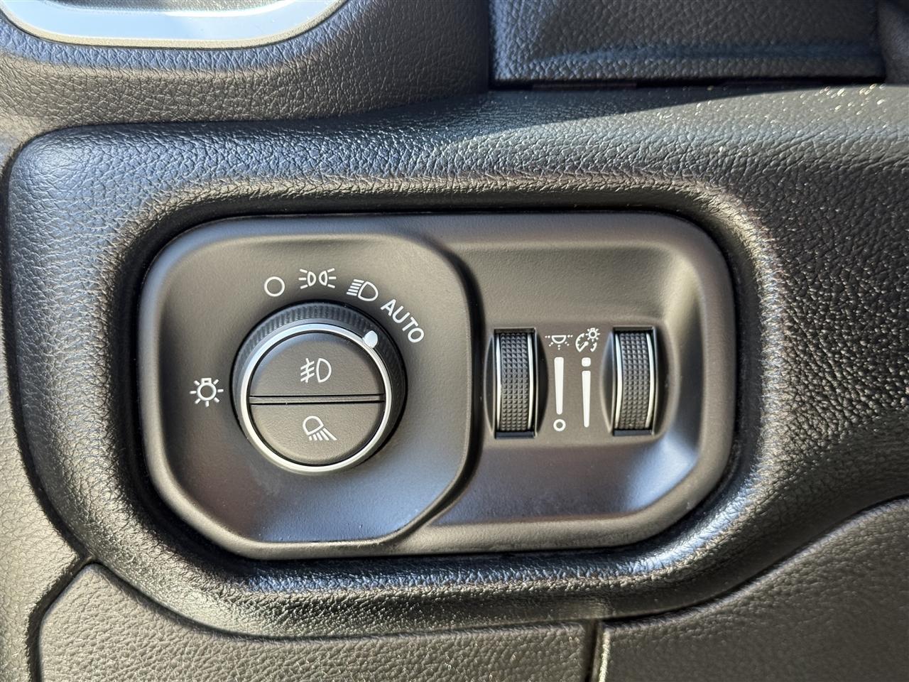 RAM 1500 Big Horn/Lone Star 4x2 Crew Cab 5'7" Box 2019