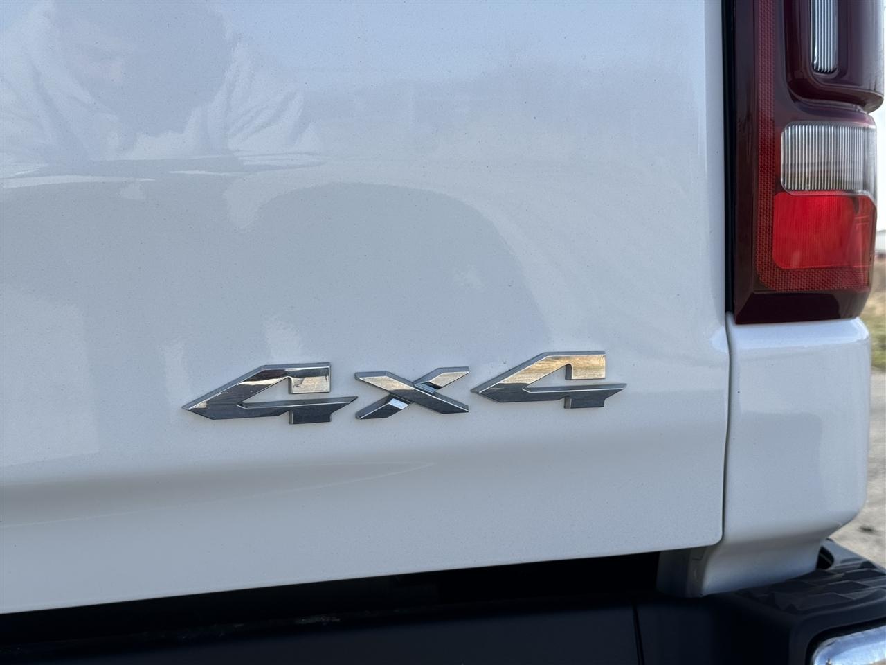 RAM 1500 Longhorn 4x4 Crew Cab 5'7" Box 2020