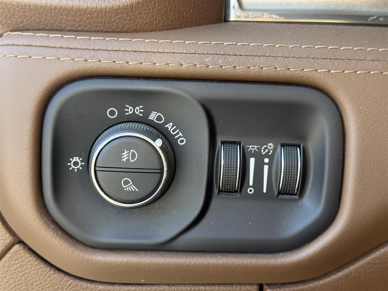 RAM 1500 Longhorn 4x4 Crew Cab 5'7" Box 2020